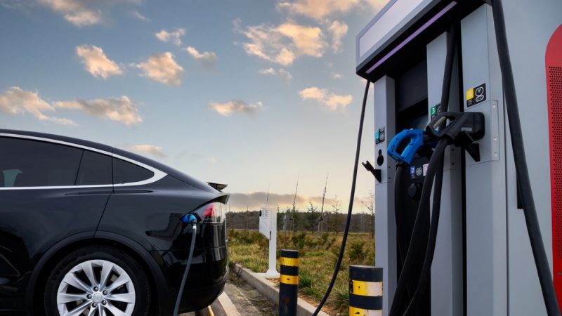 汽車充電樁加盟費用大公開，讓你投資更明智！