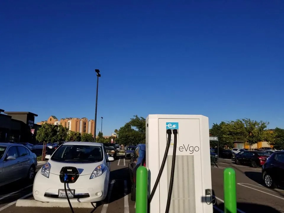 汽車充電樁加盟項目的市場定位與策略