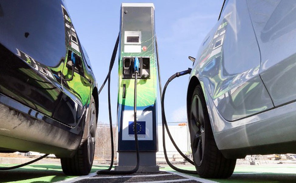 電動汽車與充電樁：攜手共繪綠色出行新篇章